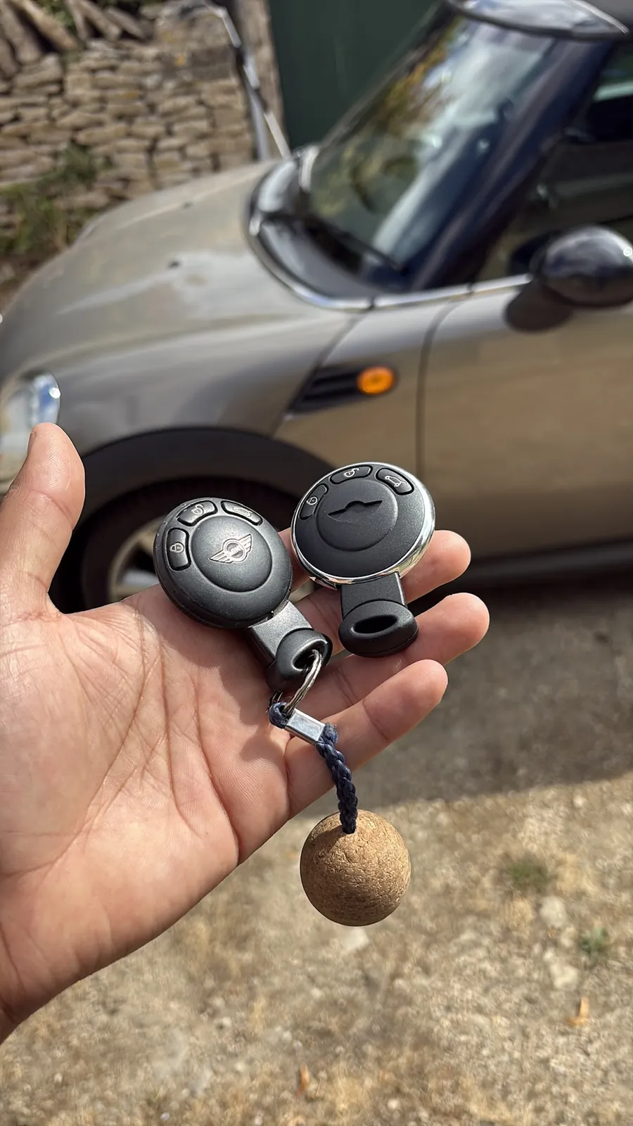A pair of keys cut and coded for a MINI Convertible